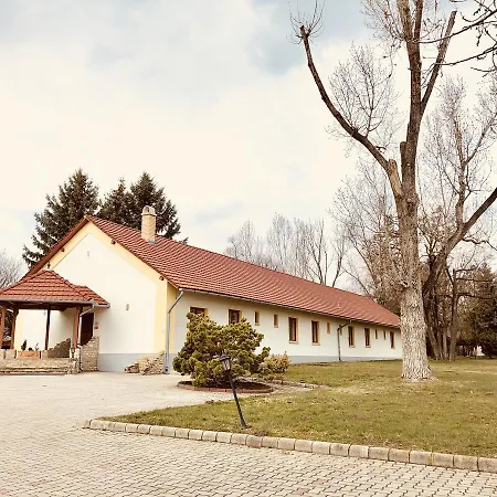Cavaletti Vendeghaz * Lajoskomárom