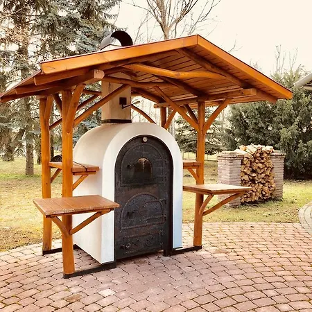 Cavaletti Vendeghaz * Lajoskomárom